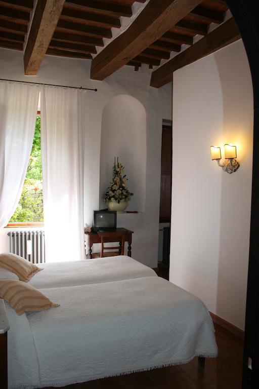 Hotel Antico Convento Santa Chiara Sarteano Habitación foto